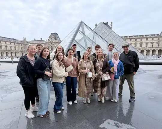 Craft Students traveling in Paris